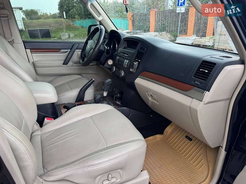 Внедорожник / Кроссовер Mitsubishi Pajero 2007 в Киеве