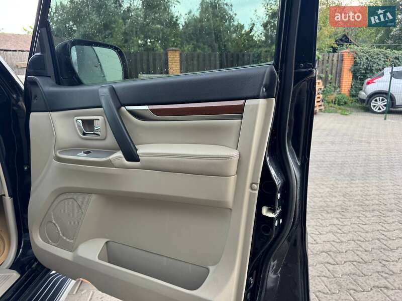 Внедорожник / Кроссовер Mitsubishi Pajero 2007 в Киеве