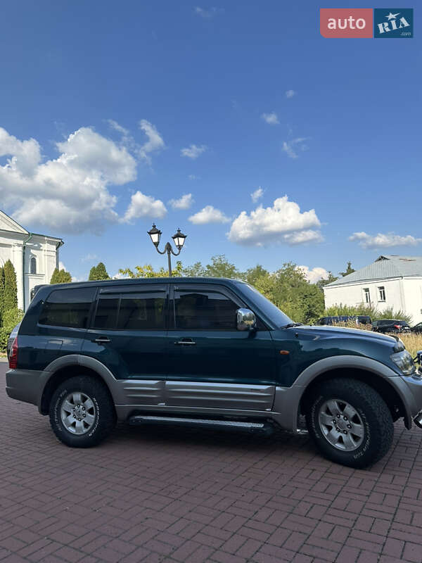 Внедорожник / Кроссовер Mitsubishi Pajero 2000 в Каневе