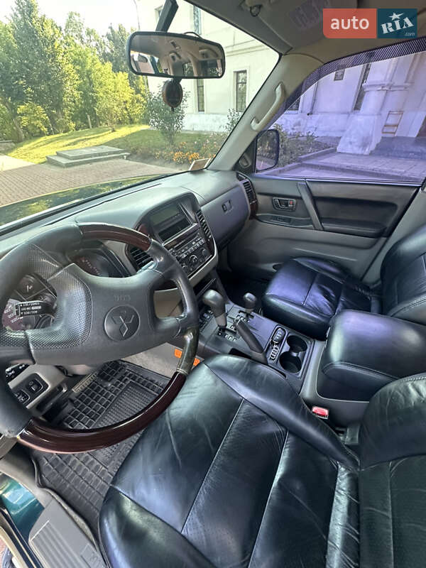 Внедорожник / Кроссовер Mitsubishi Pajero 2000 в Каневе