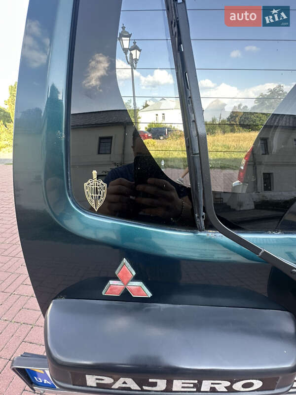 Внедорожник / Кроссовер Mitsubishi Pajero 2000 в Каневе
