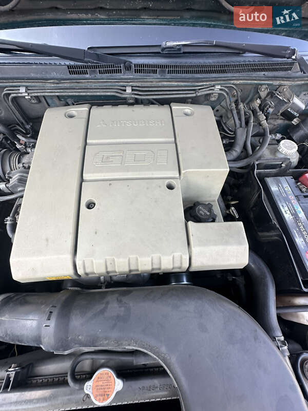 Внедорожник / Кроссовер Mitsubishi Pajero 2000 в Каневе