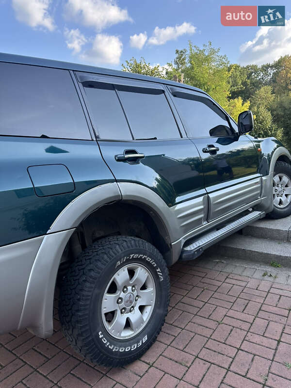 Внедорожник / Кроссовер Mitsubishi Pajero 2000 в Каневе