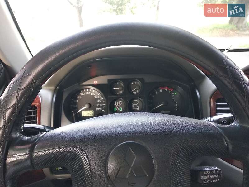 Внедорожник / Кроссовер Mitsubishi Pajero 2003 в Хмельницком