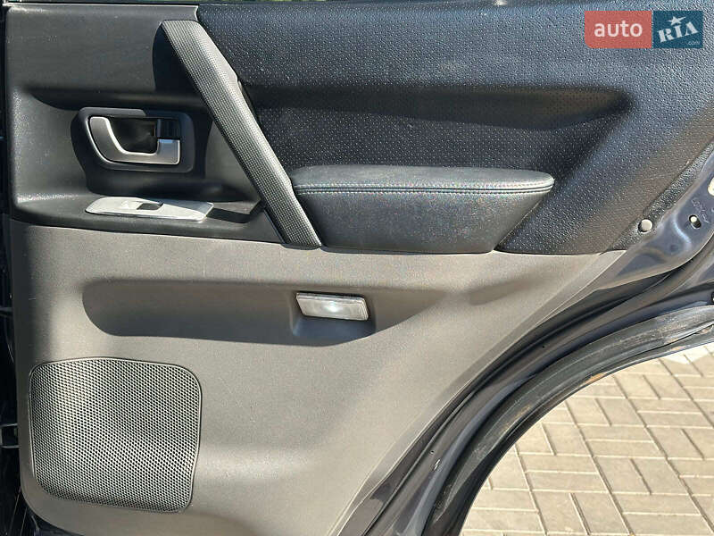 Внедорожник / Кроссовер Mitsubishi Pajero 2006 в Одессе