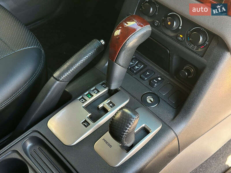 Внедорожник / Кроссовер Mitsubishi Pajero 2006 в Одессе