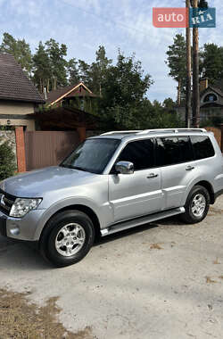 Внедорожник / Кроссовер Mitsubishi Pajero 2007 в 