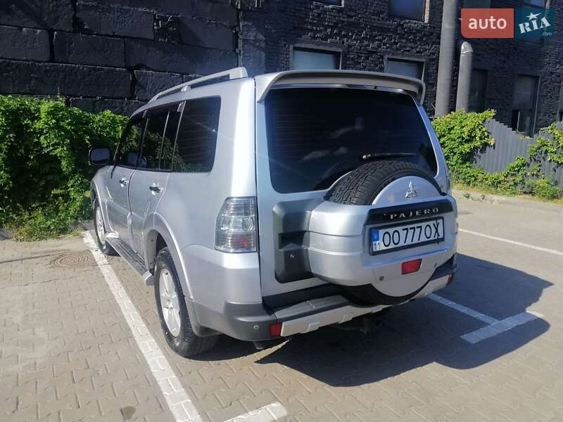 Внедорожник / Кроссовер Mitsubishi Pajero 2008 в Киеве
