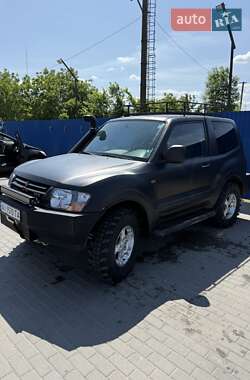 Внедорожник / Кроссовер Mitsubishi Pajero 2000 в 