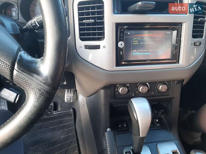 Внедорожник / Кроссовер Mitsubishi Pajero 2006 в Черновцах