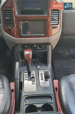 Внедорожник / Кроссовер Mitsubishi Pajero 2006 в 