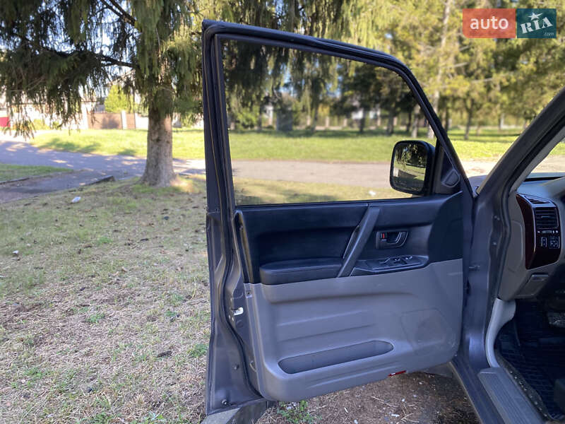 Внедорожник / Кроссовер Mitsubishi Pajero 2002 в Дубно фото 9 Внедорожник / Кроссовер Mitsubishi Pajero 2002 в Дубно