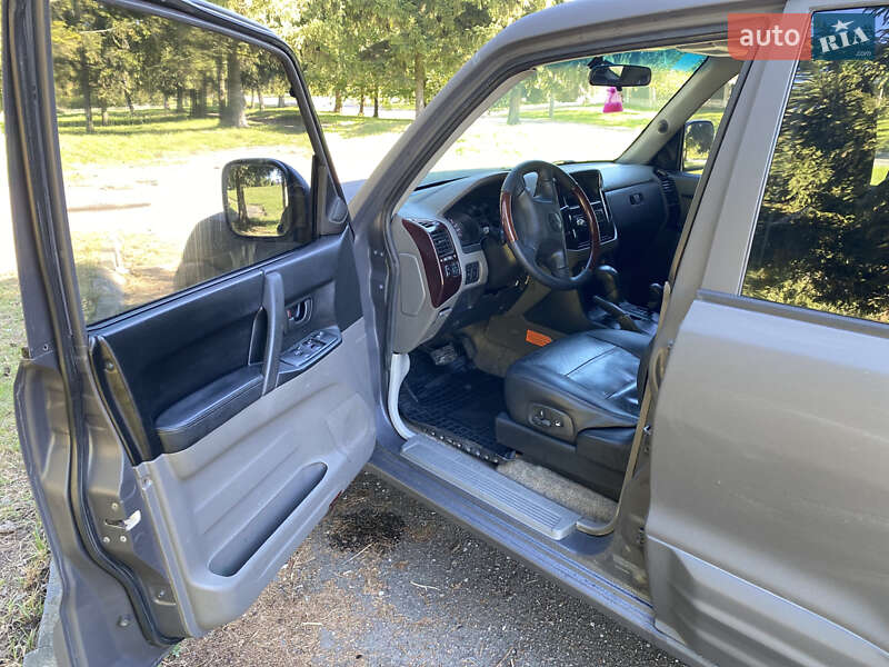 Внедорожник / Кроссовер Mitsubishi Pajero 2002 в Дубно фото 11 Внедорожник / Кроссовер Mitsubishi Pajero 2002 в Дубно