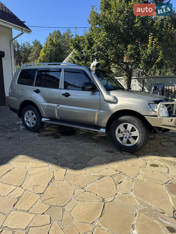 Внедорожник / Кроссовер Mitsubishi Pajero 2007 в Киеве