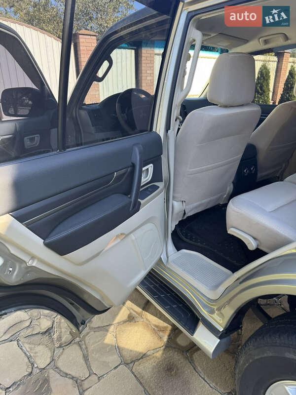 Внедорожник / Кроссовер Mitsubishi Pajero 2007 в Киеве
