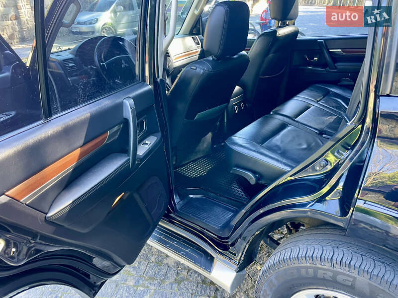 Внедорожник / Кроссовер Mitsubishi Pajero 2008 в Черновцах