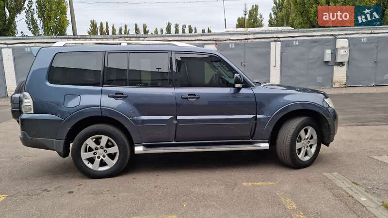 Внедорожник / Кроссовер Mitsubishi Pajero 2008 в Киеве