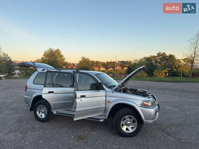 Внедорожник / Кроссовер Mitsubishi Pajero 2002 в Ужгороде