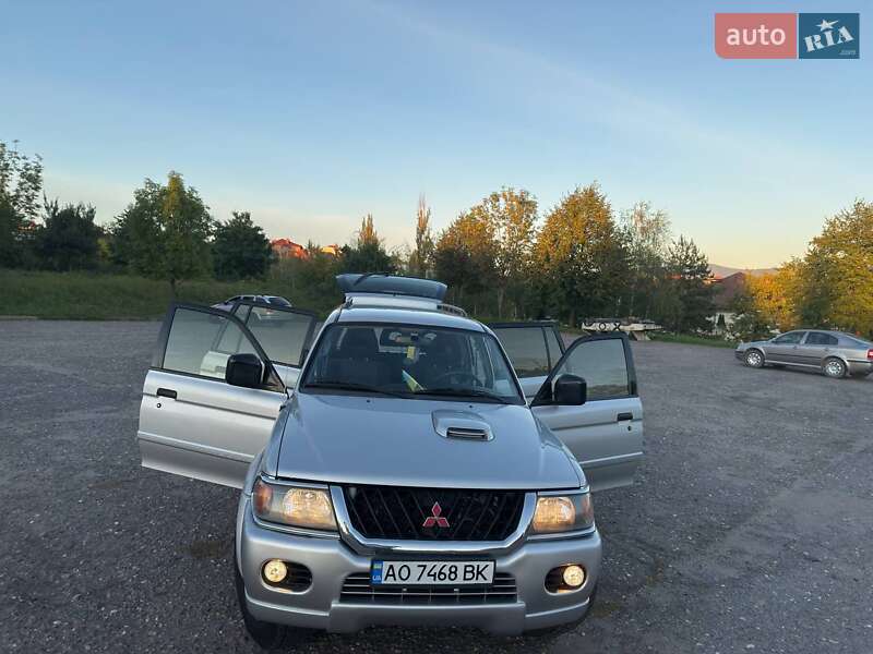 Внедорожник / Кроссовер Mitsubishi Pajero 2002 в Ужгороде
