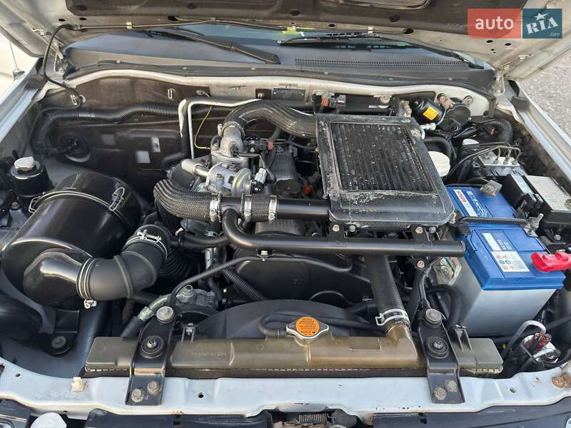 Внедорожник / Кроссовер Mitsubishi Pajero 2002 в Ужгороде
