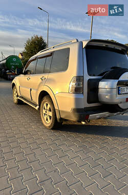 Внедорожник / Кроссовер Mitsubishi Pajero 2007 в 