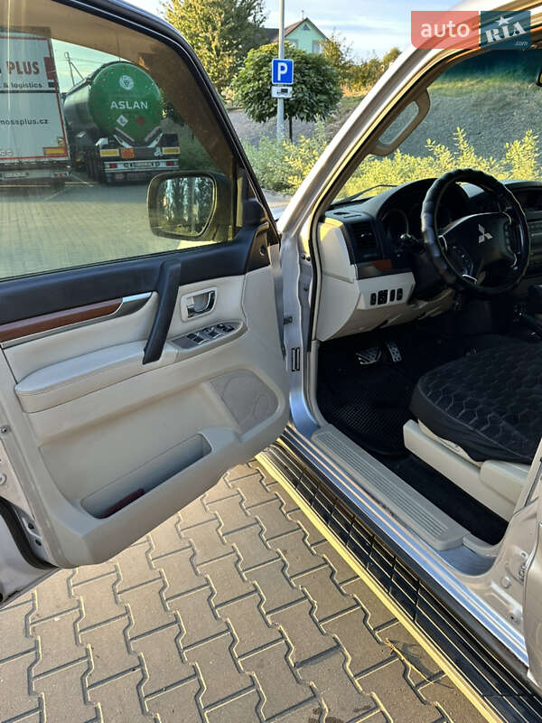 Внедорожник / Кроссовер Mitsubishi Pajero 2007 в Хмельницком