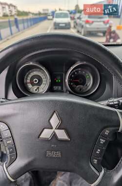 Внедорожник / Кроссовер Mitsubishi Pajero 2008 в 