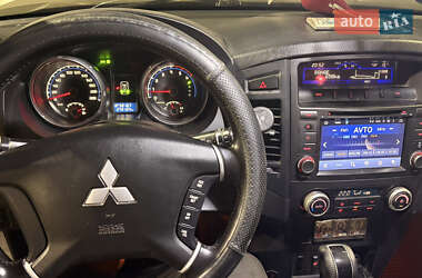 Внедорожник / Кроссовер Mitsubishi Pajero 2008 в 
