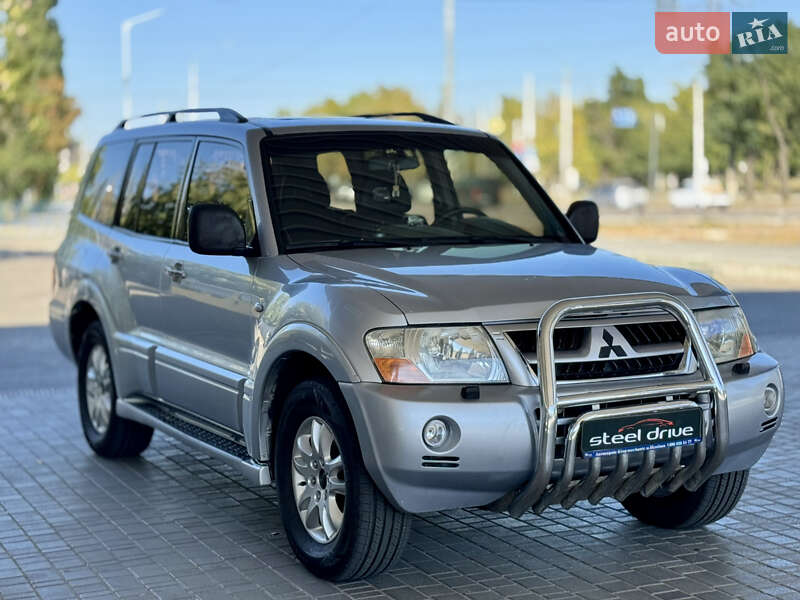 Mitsubishi Pajero 2004
