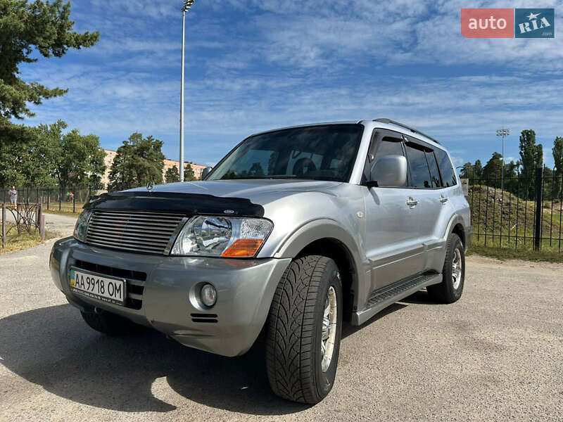 Внедорожник / Кроссовер Mitsubishi Pajero 2004 в Киеве