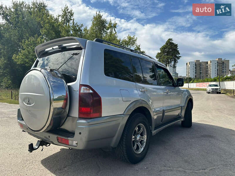 Внедорожник / Кроссовер Mitsubishi Pajero 2004 в Киеве