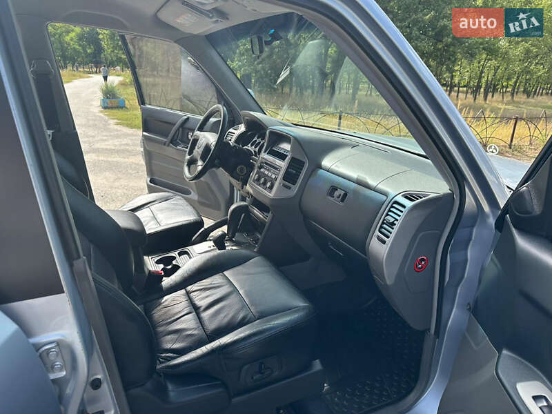 Внедорожник / Кроссовер Mitsubishi Pajero 2004 в Киеве