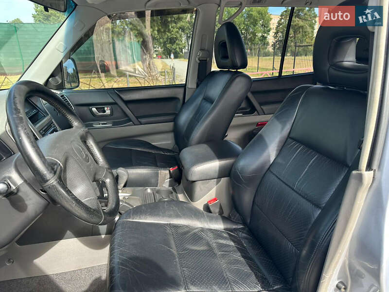 Внедорожник / Кроссовер Mitsubishi Pajero 2004 в Киеве