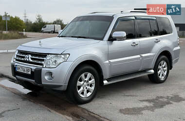 Внедорожник / Кроссовер Mitsubishi Pajero 2010 в Житомире