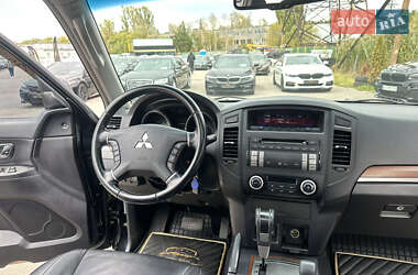 Внедорожник / Кроссовер Mitsubishi Pajero 2008 в 