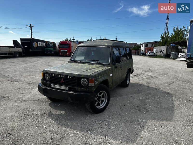 Mitsubishi Pajero 1988
