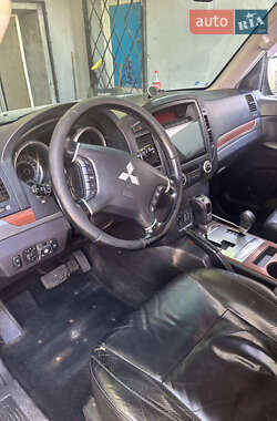 Внедорожник / Кроссовер Mitsubishi Pajero 2008 в 