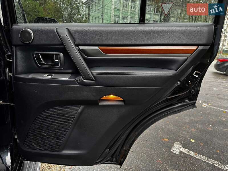 Внедорожник / Кроссовер Mitsubishi Pajero 2008 в Киеве