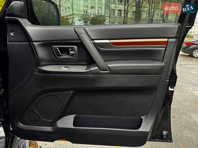 Внедорожник / Кроссовер Mitsubishi Pajero 2008 в Киеве