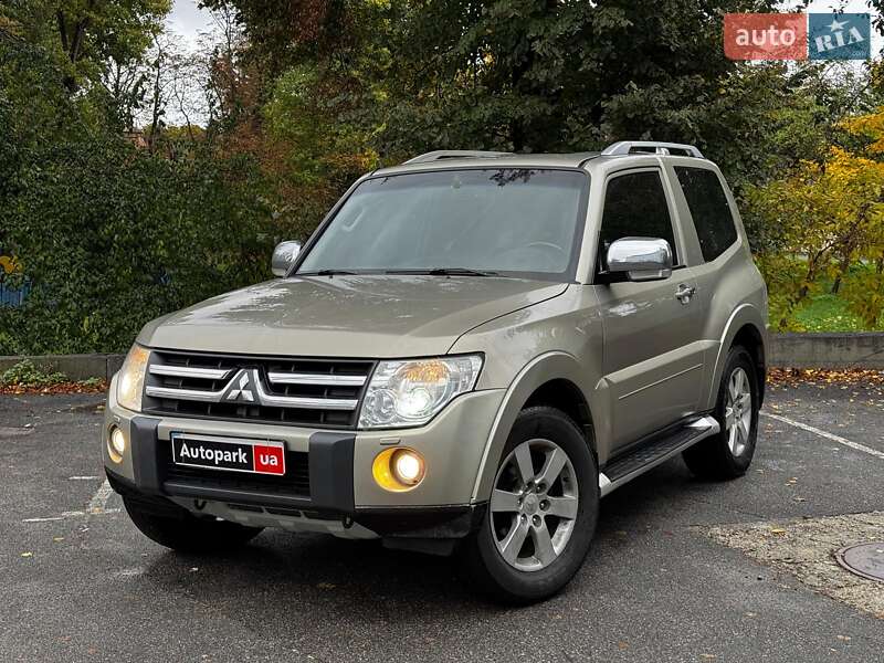 Внедорожник / Кроссовер Mitsubishi Pajero 2007 в 