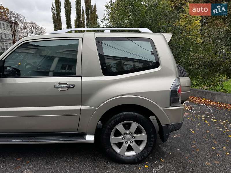 Внедорожник / Кроссовер Mitsubishi Pajero 2007 в Киеве