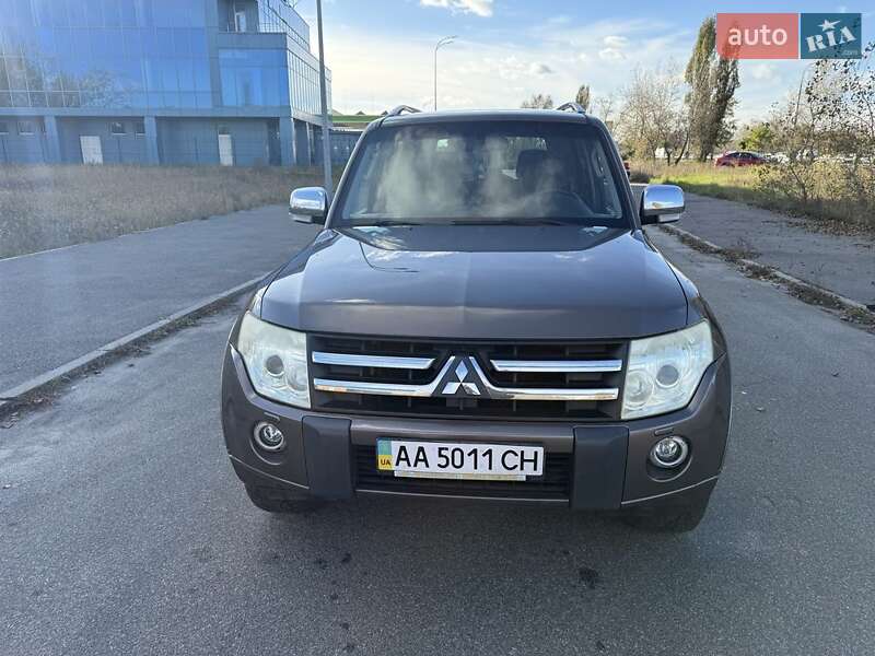 Внедорожник / Кроссовер Mitsubishi Pajero 2010 в Киеве