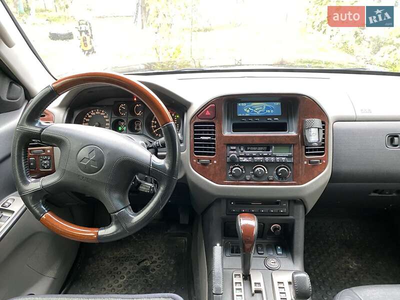 Позашляховик / Кросовер Mitsubishi Pajero 2006 в Києві