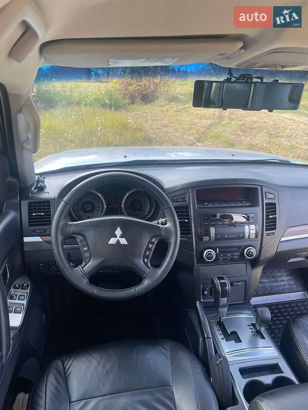 Внедорожник / Кроссовер Mitsubishi Pajero 2010 в Шостке