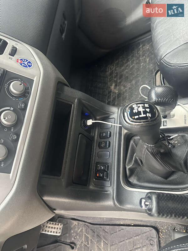 Позашляховик / Кросовер Mitsubishi Pajero 2005 в Києві фото 6 Позашляховик / Кросовер Mitsubishi Pajero 2005 в Києві