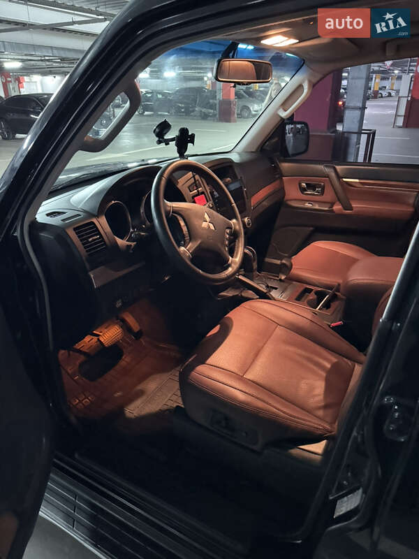 Позашляховик / Кросовер Mitsubishi Pajero 2008 в Києві фото 8 Позашляховик / Кросовер Mitsubishi Pajero 2008 в Києві