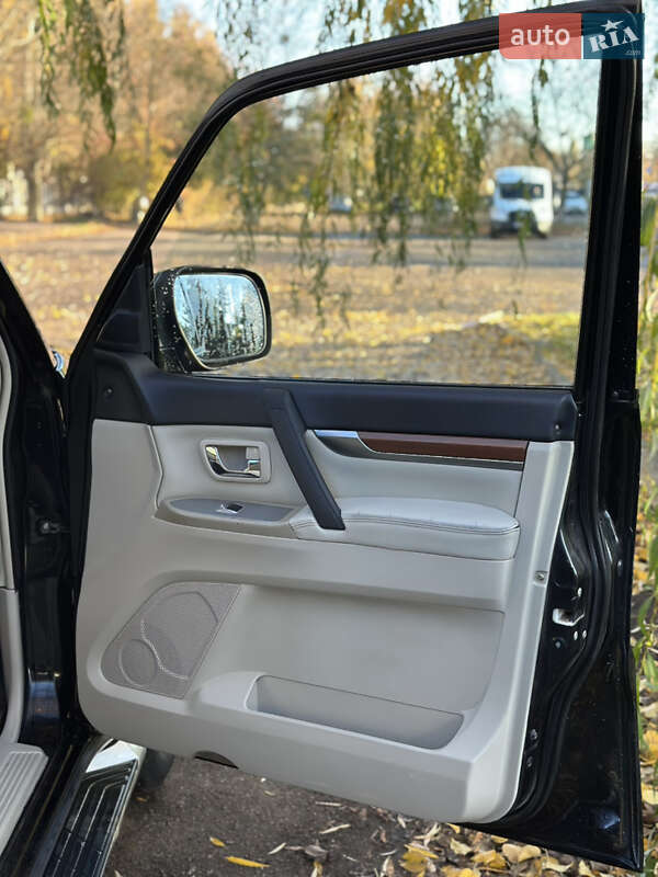 Внедорожник / Кроссовер Mitsubishi Pajero 2007 в Киеве