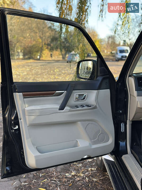 Внедорожник / Кроссовер Mitsubishi Pajero 2007 в Киеве