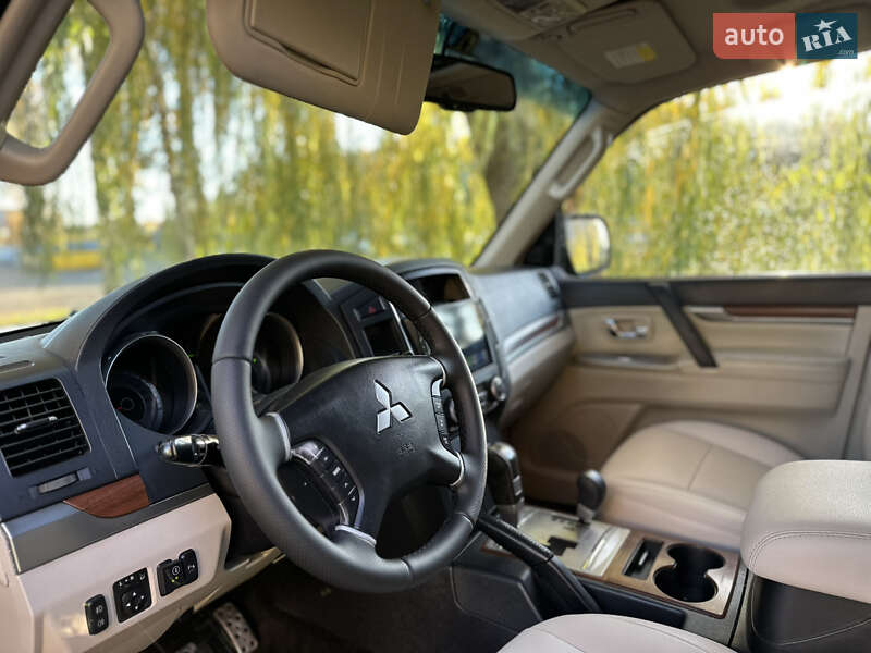 Внедорожник / Кроссовер Mitsubishi Pajero 2007 в Киеве