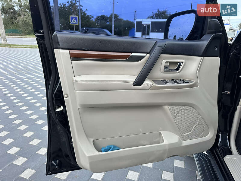 Внедорожник / Кроссовер Mitsubishi Pajero 2007 в Полтаве